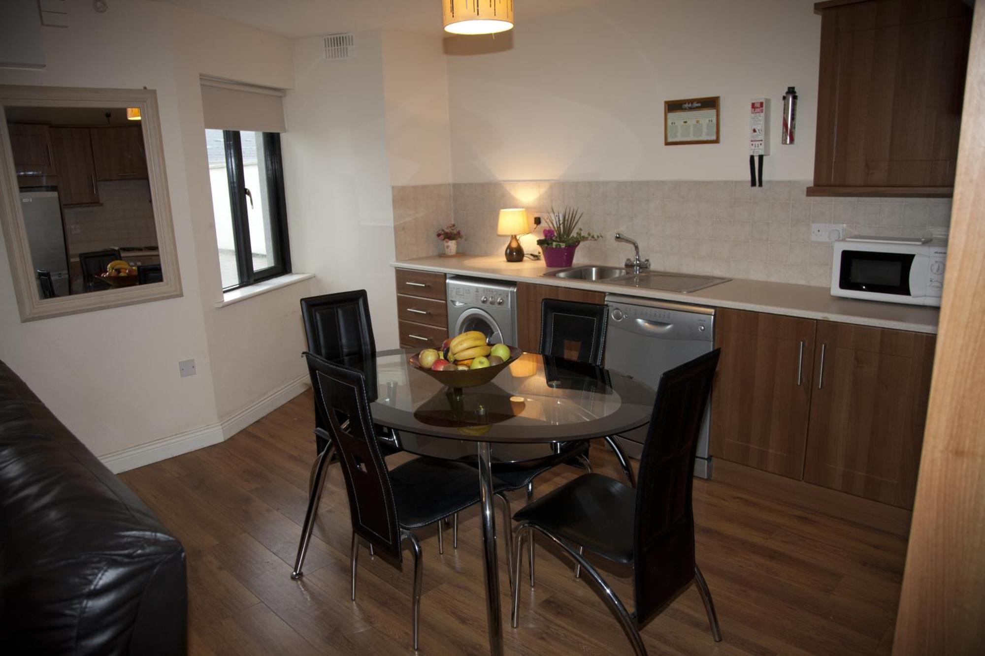 Arch House B&B & Apartments Άθλον Δωμάτιο φωτογραφία